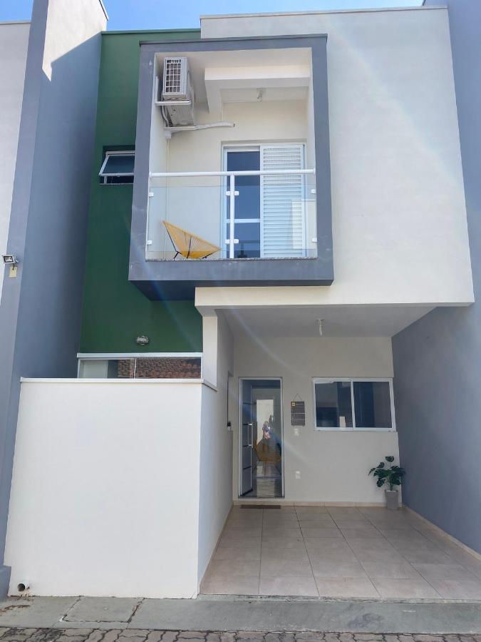 Loft Villa - Com Ar Condicionado No Centro Da Cidade โบยตูวา ภายนอก รูปภาพ