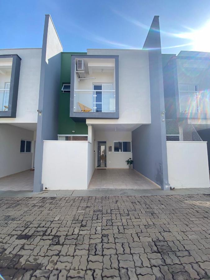Loft Villa - Com Ar Condicionado No Centro Da Cidade โบยตูวา ภายนอก รูปภาพ